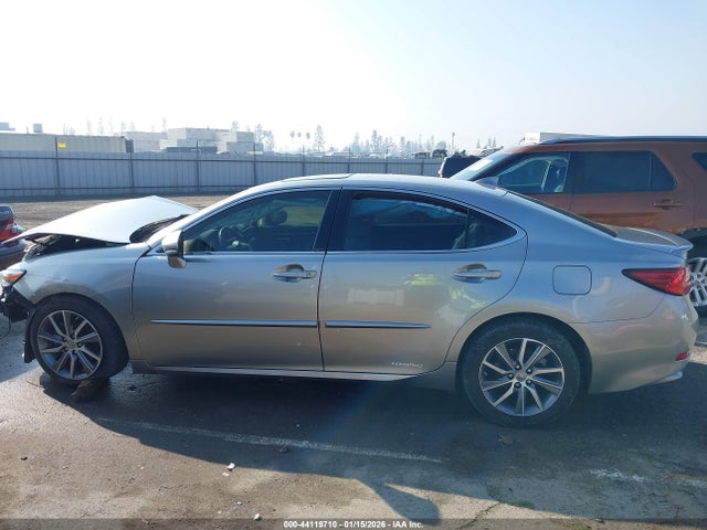 JTHBW1GG9H2141941 Lexus ES 300H