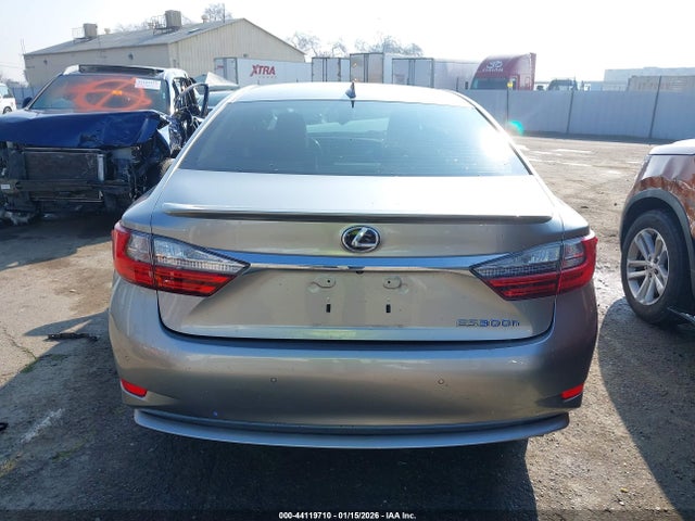JTHBW1GG9H2141941 Lexus ES 300H