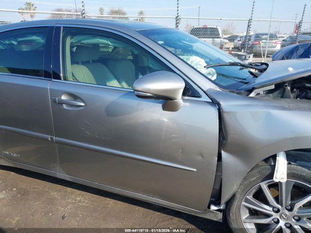 JTHBW1GG9H2141941 Lexus ES 300H