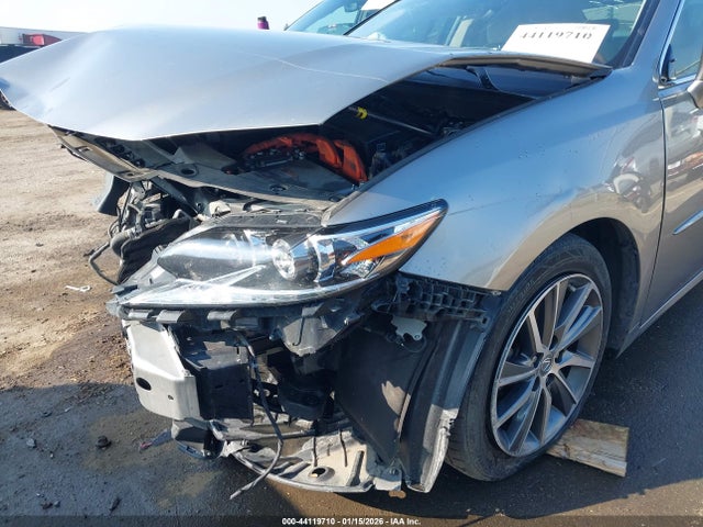 JTHBW1GG9H2141941 Lexus ES 300H