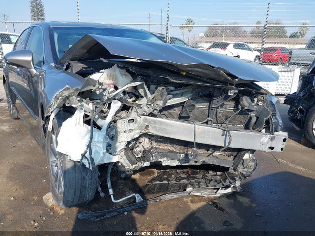 JTHBW1GG9H2141941 Lexus ES 300H