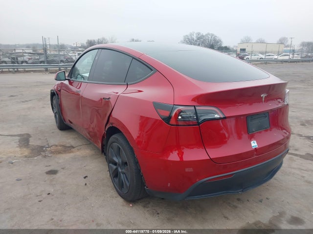 2024 TESLA MODEL Y 7SAYGDED5RA326294 Photo 2