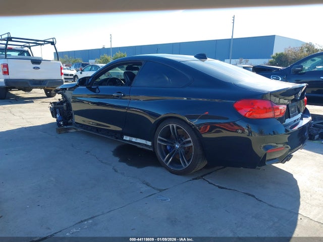 2016 BMW M4 WBS3R9C5XGK338852 Photo 2