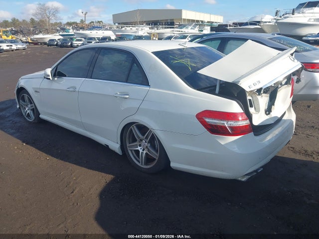 2010 MERCEDES-BENZ E 63 AMG WDDHF7HB0AA095578 Photo 2