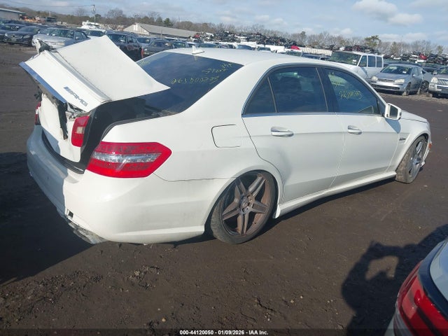 2010 MERCEDES-BENZ E 63 AMG WDDHF7HB0AA095578 Photo 3