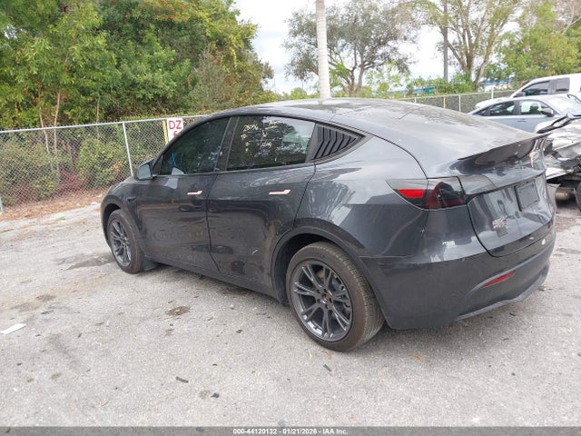 2025 TESLA MODEL Y 7SAYGDED5SA374996 Photo 2