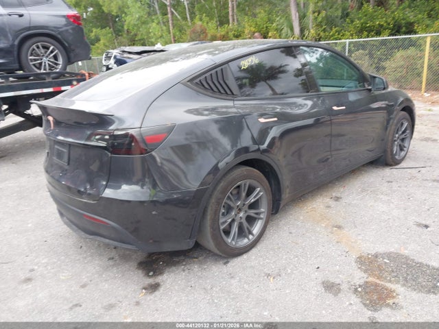 2025 TESLA MODEL Y 7SAYGDED5SA374996 Photo 3