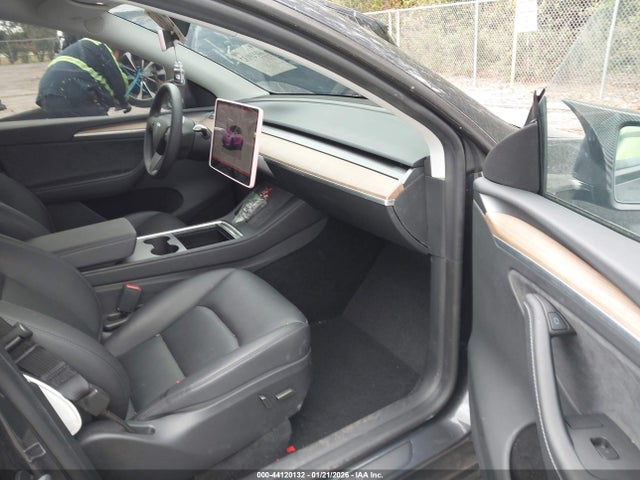 2025 TESLA MODEL Y 7SAYGDED5SA374996 Photo 4