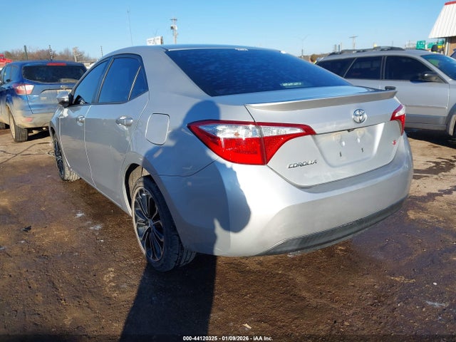 2015 TOYOTA COROLLA 5YFBURHE6FP333867 Photo 2