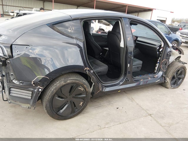 2026 TESLA MODEL Y 7SAYGDEE1TA409107 Photo 5