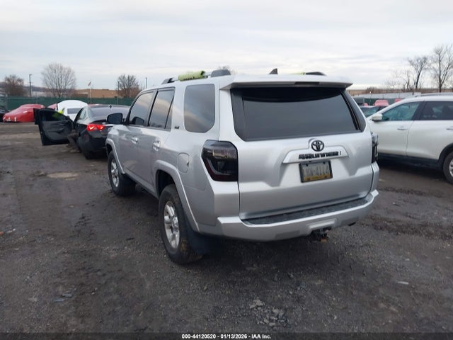 2020 TOYOTA 4RUNNER JTEBU5JR6L5753669 Photo 2