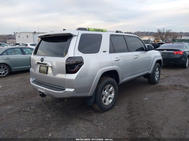 2020 TOYOTA 4RUNNER JTEBU5JR6L5753669 Photo 3