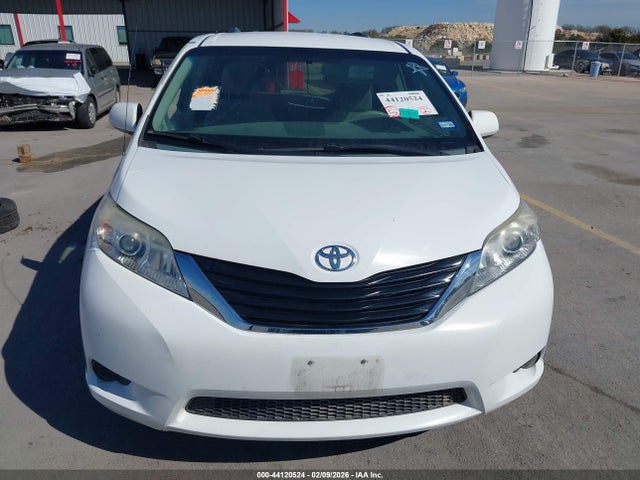 44120524 :رقم المزاد ، 5TDKK3DC3DS348550 vin ، 2013 Toyota Sienna Le V6 8 Passenger مزاد بيع