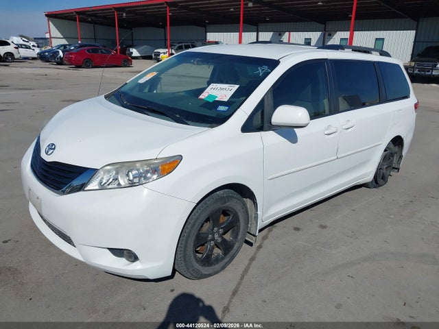 44120524 :رقم المزاد ، 5TDKK3DC3DS348550 vin ، 2013 Toyota Sienna Le V6 8 Passenger مزاد بيع
