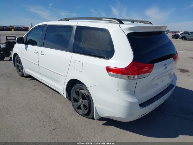 44120524 :رقم المزاد ، 5TDKK3DC3DS348550 vin ، 2013 Toyota Sienna Le V6 8 Passenger مزاد بيع