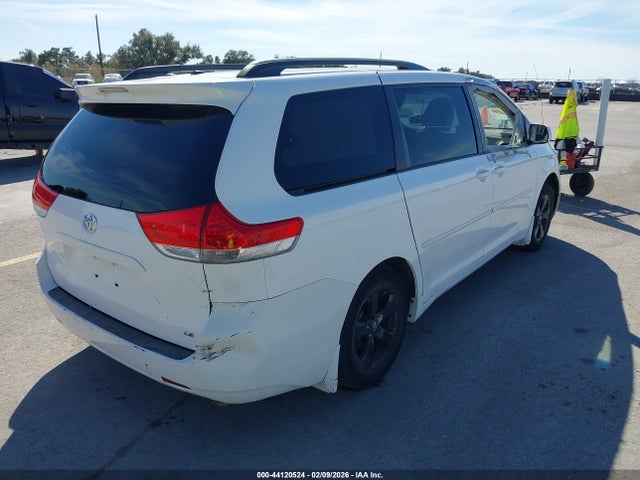 44120524 :رقم المزاد ، 5TDKK3DC3DS348550 vin ، 2013 Toyota Sienna Le V6 8 Passenger مزاد بيع