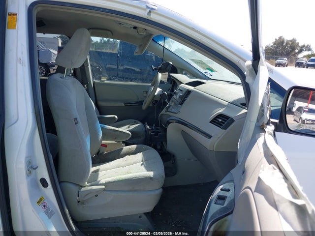 44120524 :رقم المزاد ، 5TDKK3DC3DS348550 vin ، 2013 Toyota Sienna Le V6 8 Passenger مزاد بيع