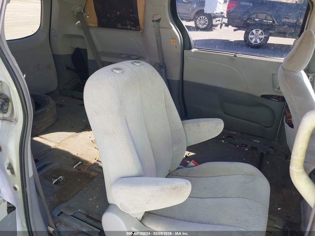 44120524 :رقم المزاد ، 5TDKK3DC3DS348550 vin ، 2013 Toyota Sienna Le V6 8 Passenger مزاد بيع