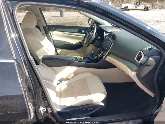 1N4AA6AP8JC389153 Nissan Maxima 3.5 Sv