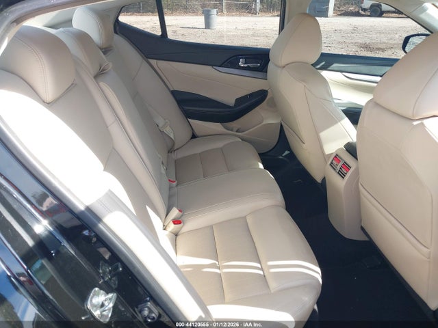 1N4AA6AP8JC389153 Nissan Maxima 3.5 Sv