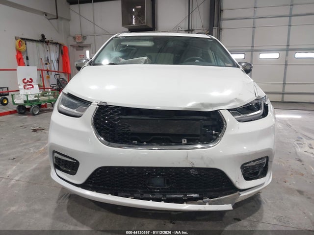 Chrysler Pacifica Limited 2023 2C4RC1GG3PR533452 Image 12
