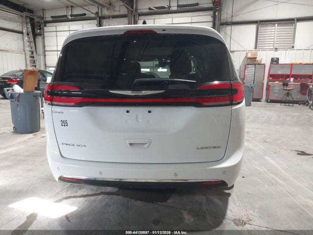 Chrysler Pacifica Limited 2023 2C4RC1GG3PR533452 Image 16