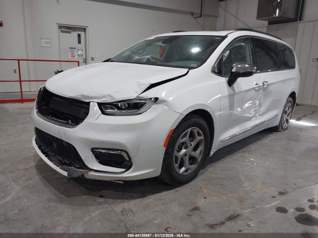 Chrysler Pacifica Limited 2023 2C4RC1GG3PR533452 Image 2