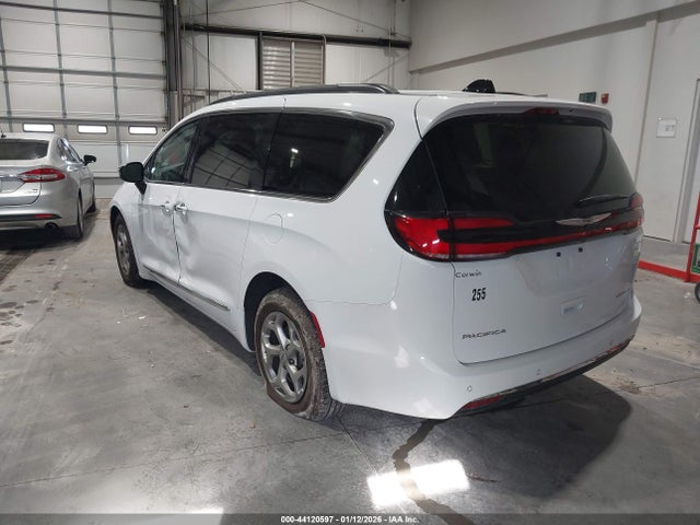 Chrysler Pacifica Limited 2023 2C4RC1GG3PR533452 Image 3