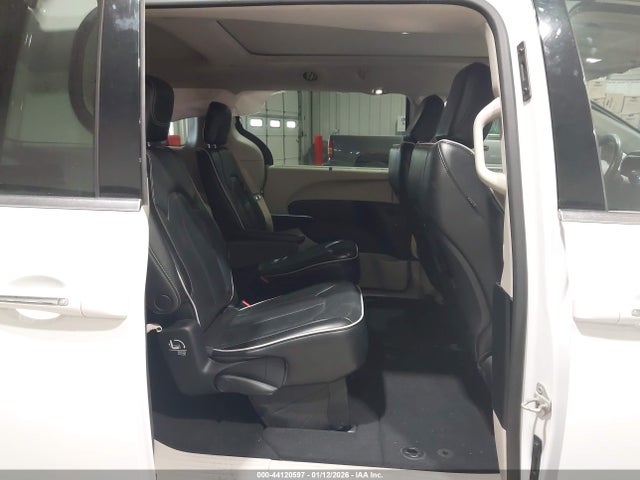Chrysler Pacifica Limited 2023 2C4RC1GG3PR533452 Image 8