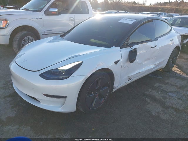 2021 Tesla Model 3 Long Range Dual Motor All-wheel Drive მანქანა იყიდება აუქციონზე, vin: 5YJ3E1EB1MF975788, აუქციონის ნომერი: 44120659