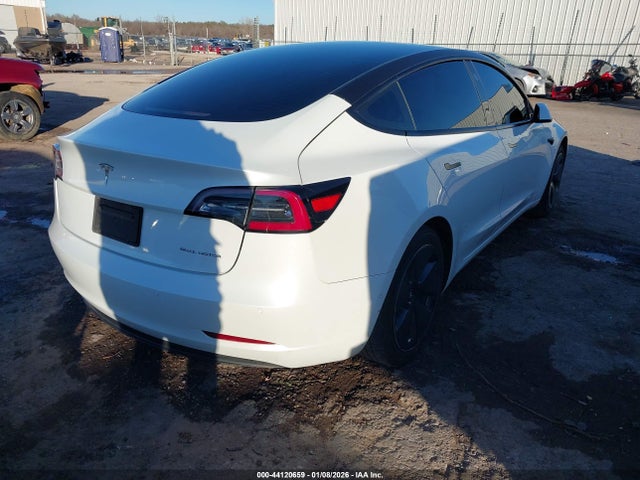 2021 Tesla Model 3 Long Range Dual Motor All-wheel Drive მანქანა იყიდება აუქციონზე, vin: 5YJ3E1EB1MF975788, აუქციონის ნომერი: 44120659
