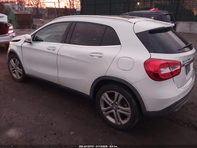2017 MERCEDES-BENZ GLA 250 WDCTG4GB1HJ318779 Photo 2