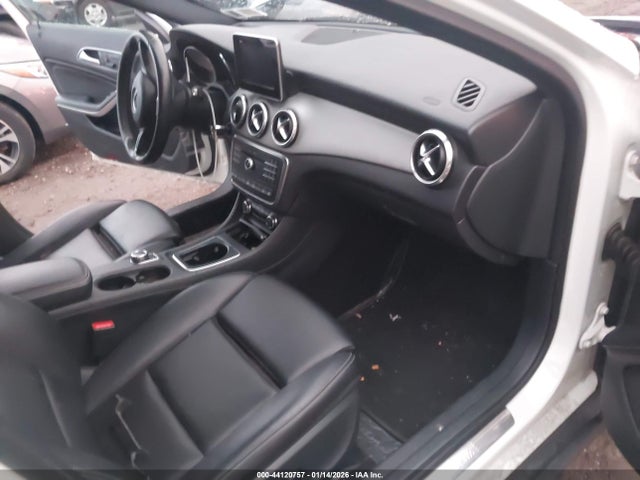 2017 MERCEDES-BENZ GLA 250 WDCTG4GB1HJ318779 Photo 4