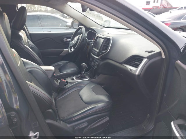 44120839 :رقم المزاد ، 1C4PJMBS0HW614086 vin ، 2017 Jeep Cherokee Trailhawk 4x4 مزاد بيع