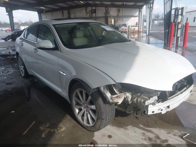 2015 JAGUAR XF SAJWA0FS4FPU43267 Photo 0