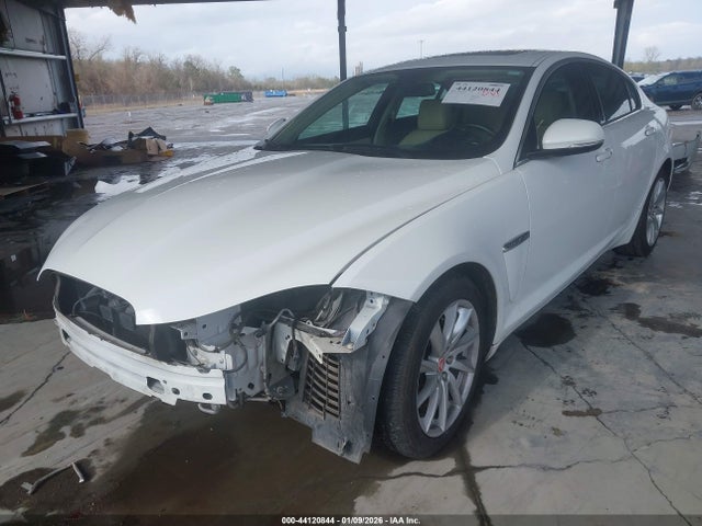 2015 JAGUAR XF SAJWA0FS4FPU43267 Photo 1