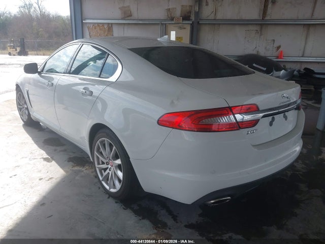 2015 JAGUAR XF SAJWA0FS4FPU43267 Photo 2