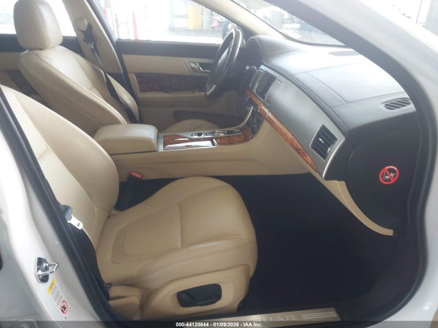 2015 JAGUAR XF SAJWA0FS4FPU43267 Photo 4