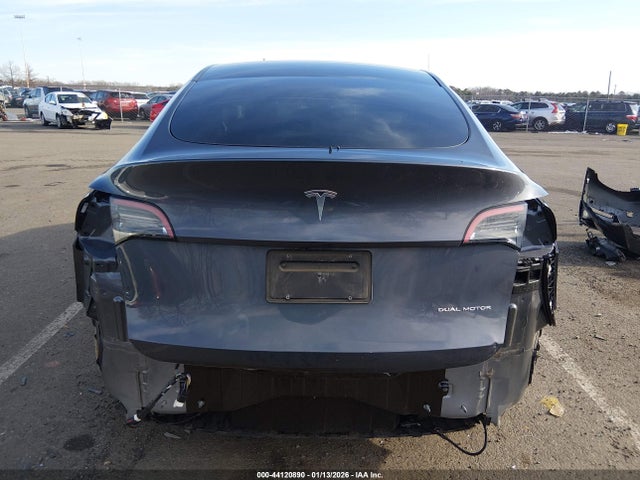 Продажа на аукционе авто 2023 Tesla Model Y Awd/long Range Dual Motor All-wheel Drive, vin: 7SAYGDEE3PF764904, номер лота: 44120890