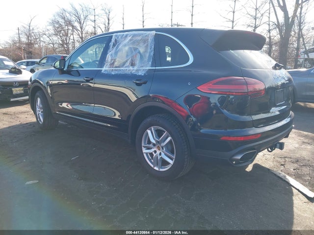 2016 PORSCHE CAYENNE WP1AA2A25GLA10088 Photo 2