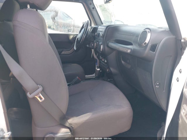 1C4BJWDG5HL521371 Jeep Wrangler Unlimited Sport 4x4