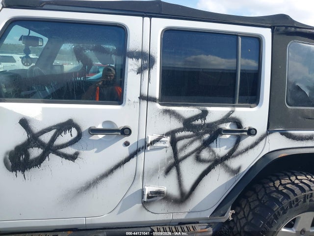 1C4BJWDG5HL521371 Jeep Wrangler Unlimited Sport 4x4