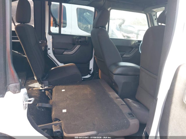 1C4BJWDG5HL521371 Jeep Wrangler Unlimited Sport 4x4