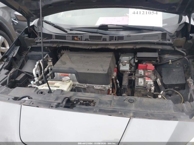 1N4AZ1CP7JC305364 Nissan LEAF SV