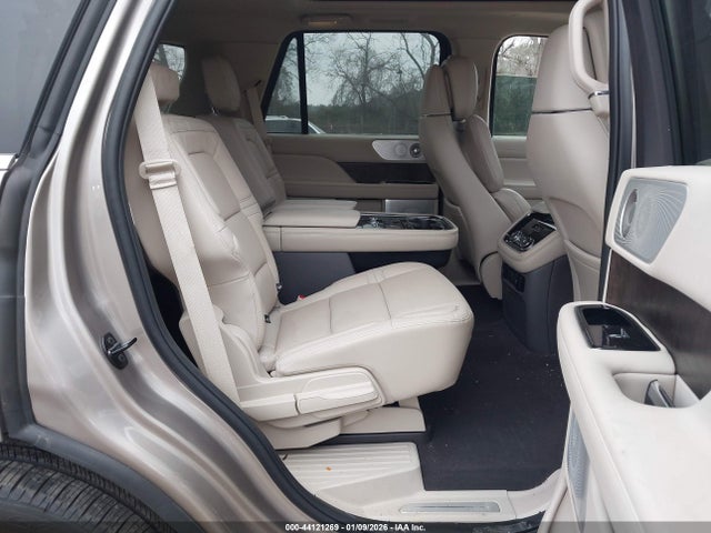 5LMJJ2LT4LEL11630 Lincoln Navigator Reserve