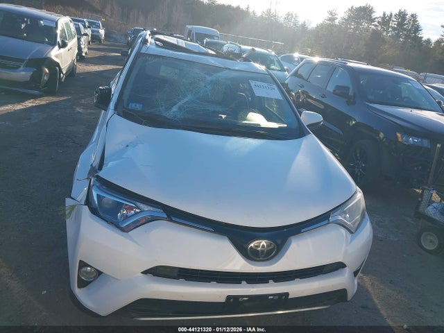 Toyota Rav4 Xle 2018 JTMRFREV9JD240754 Image 12