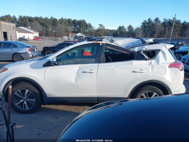 Toyota Rav4 Xle 2018 JTMRFREV9JD240754 Image 14