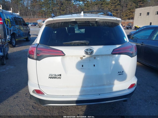 Toyota Rav4 Xle 2018 JTMRFREV9JD240754 Image 16