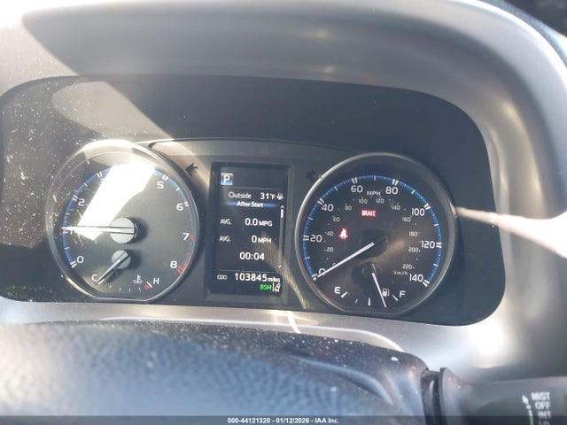 Toyota Rav4 Xle 2018 JTMRFREV9JD240754 Image 7
