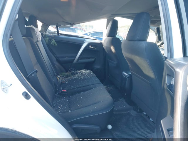 Toyota Rav4 Xle 2018 JTMRFREV9JD240754 Image 8
